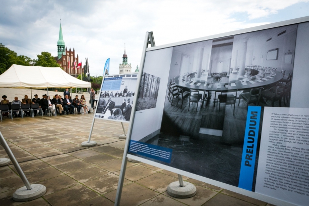 wystawa „1989. Próba dialogu”, która pokazuje ostatni rok PRL i pierwsze chwile po czerwcowych wyborach z 1989 r. 