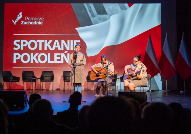 Część artystyczna podczas "Spotkania Pokoleń" w Teatrze Polskim w Szczecinie
