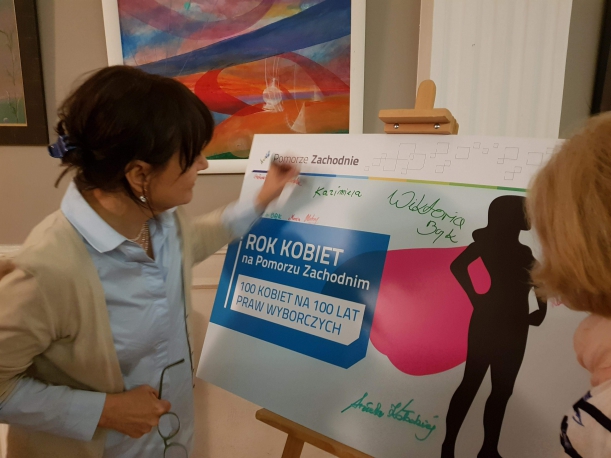 W dniach 16-18 maja w Dębnie, Choszcznie i Pyrzycach odbyły się dyskusje z udziałem Kazimiery Szczuki.