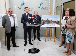 Chcemy nauczyć tej historii młode pokolenie, zainspirować ich. Zależy nam także, aby były to obchody otwarte na różne środowiska, radosne, kolorowe - mówił marszałek Olgierd Geblewicz.